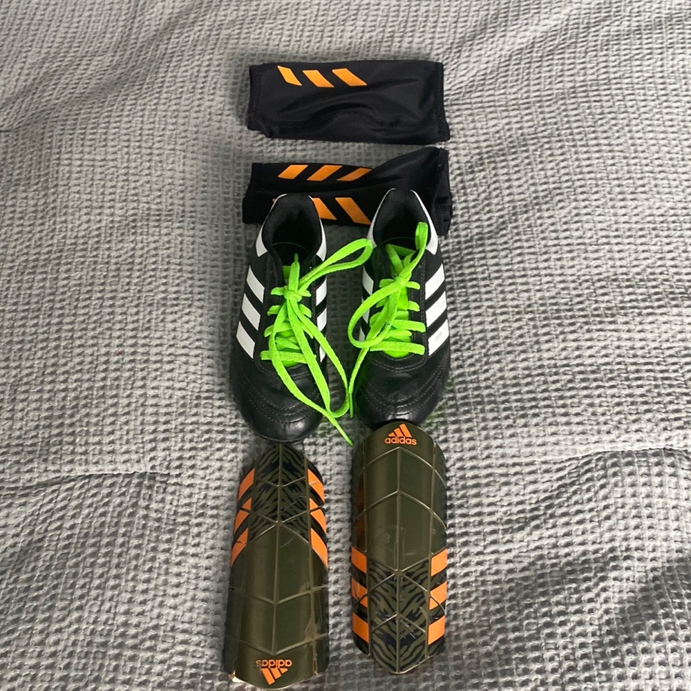 Adidas soccer cleats - shins - socks - Size 11